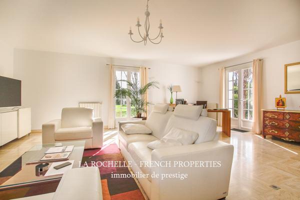 MAISON T4 PLAIN PIED AVEC PISCINE - PROCHE DE LA ROCHELLE - CHARENTE MARITIME