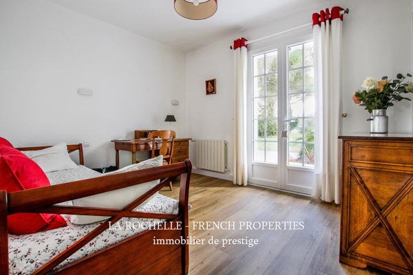 MAISON T4 PLAIN PIED AVEC PISCINE - PROCHE DE LA ROCHELLE - CHARENTE MARITIME