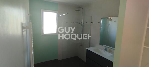 Maison récente en quartier résidentiel prisé