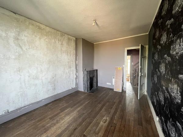Vente                                                      Maison de ville
                        
                     6 pièces                      124 m2                     à Challuy
