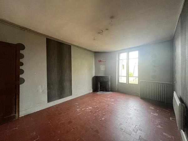 Vente                                                      Maison de ville
                        
                     6 pièces                      124 m2                     à Challuy