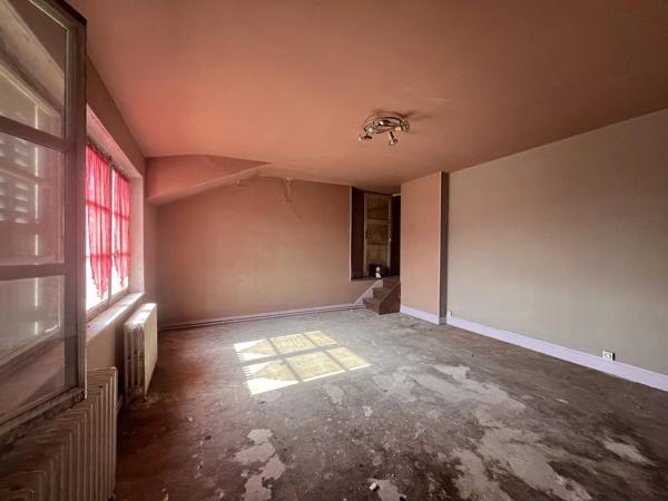 Vente                                                      Maison de ville
                        
                     6 pièces                      124 m2                     à Challuy