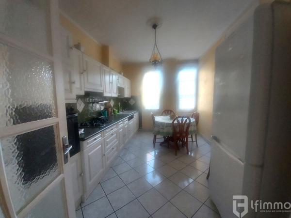 Maison d'habitation avec local commercial et 539m2 de terrain clos