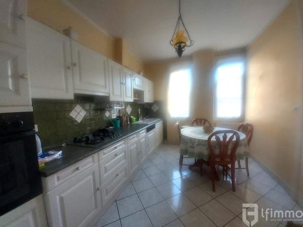 Maison d'habitation avec local commercial et 539m2 de terrain clos