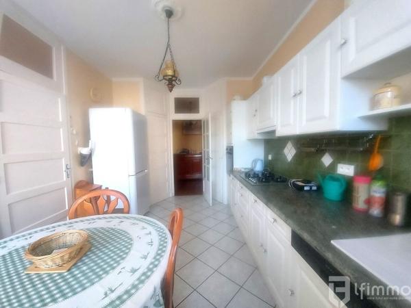 Maison d'habitation avec local commercial et 539m2 de terrain clos