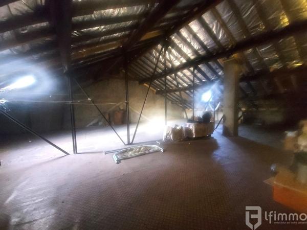 Maison d'habitation avec local commercial et 539m2 de terrain clos