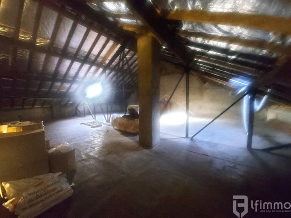 Maison d'habitation avec local commercial et 539m2 de terrain clos