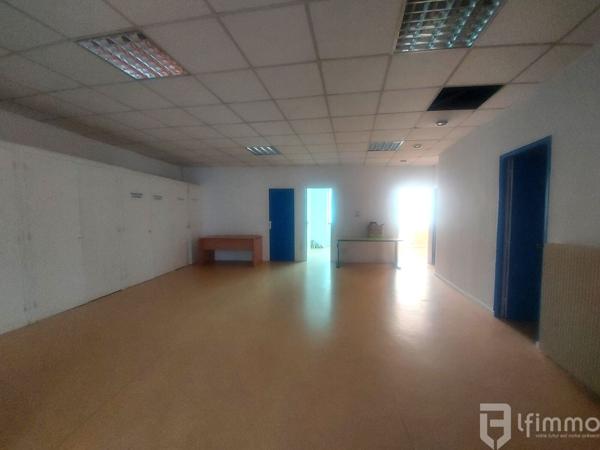 Maison d'habitation avec local commercial et 539m2 de terrain clos