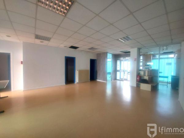 Maison d'habitation avec local commercial et 539m2 de terrain clos