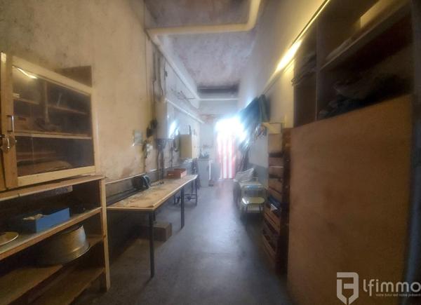 Maison d'habitation avec local commercial et 539m2 de terrain clos