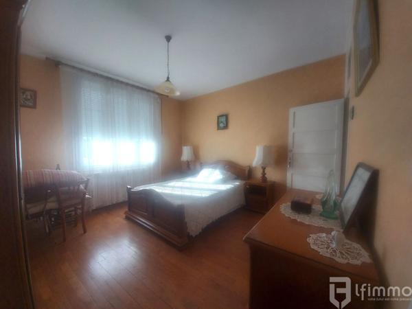 Maison d'habitation avec local commercial et 539m2 de terrain clos