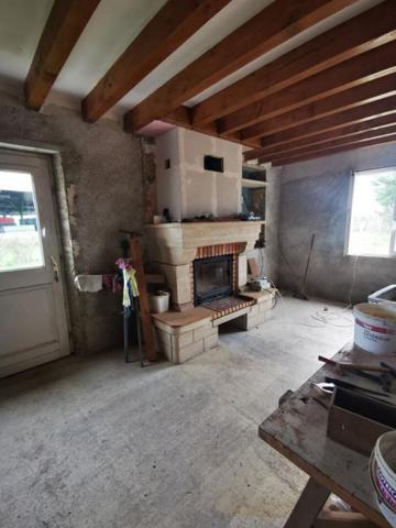 Longère très spacieuse à 10mn de la gare TGV, travaux à prévoir