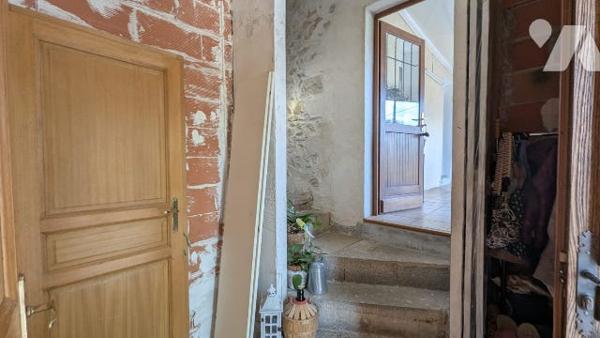 Maison T5 94 m² et studio indépendant 41 m² sur 1030 m² vue dégagée et proximité colline