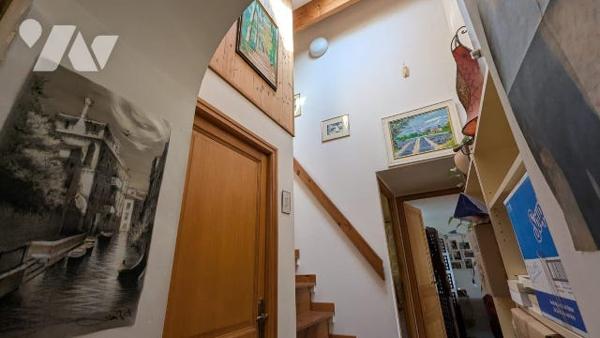 Maison T5 94 m² et studio indépendant 41 m² sur 1030 m² vue dégagée et proximité colline