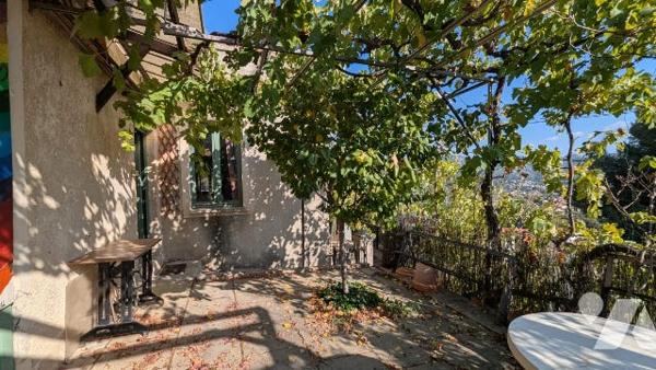 Maison T5 94 m² et studio indépendant 41 m² sur 1030 m² vue dégagée et proximité colline