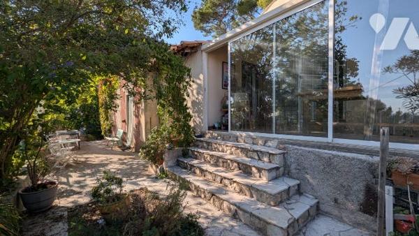 Maison T5 94 m² et studio indépendant 41 m² sur 1030 m² vue dégagée et proximité colline