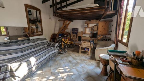 Maison T5 94 m² et studio indépendant 41 m² sur 1030 m² vue dégagée et proximité colline