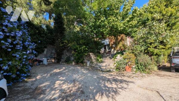 Maison T5 94 m² et studio indépendant 41 m² sur 1030 m² vue dégagée et proximité colline