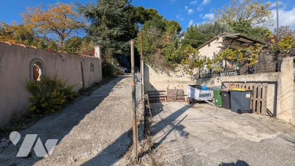 Maison T5 94 m² et studio indépendant 41 m² sur 1030 m² vue dégagée et proximité colline