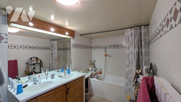 Maison T5 94 m² et studio indépendant 41 m² sur 1030 m² vue dégagée et proximité colline