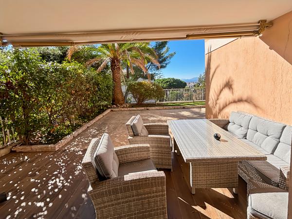 Appartement en rez de jardin surélevé 4 pièces le Cannet Mairie 82.3m²