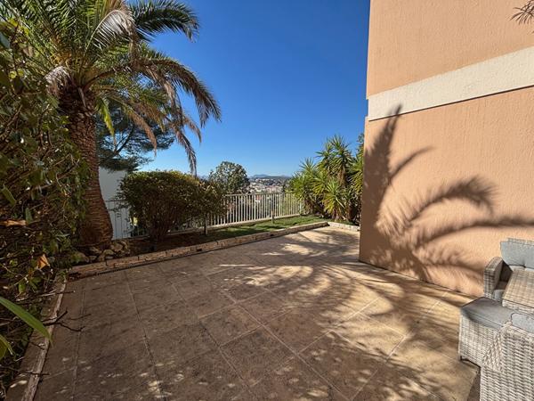 Appartement en rez de jardin surélevé 4 pièces le Cannet Mairie 82.3m²