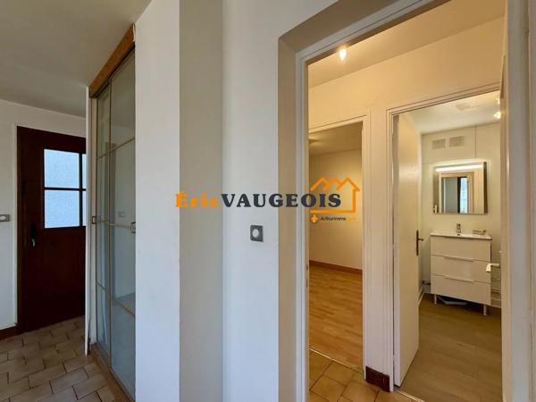 Vente                                                      Appartement
                        
                     2 pièces                                         à Coulommiers