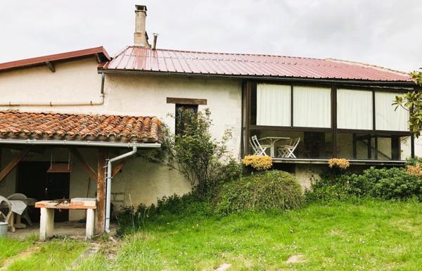 Propriété de 2 maisons, au coeur de 40 Ha de forêts et prairies