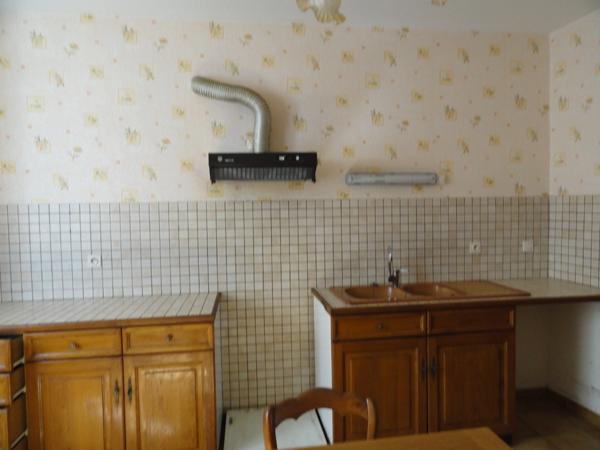 GONDRIN, MAISON EN PIERRE AVEC COUR COMPRENANT DEUX APPARTEMENTS DE 5 ET 6 PIECES