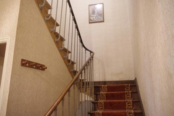 GONDRIN, MAISON EN PIERRE AVEC COUR COMPRENANT DEUX APPARTEMENTS DE 5 ET 6 PIECES