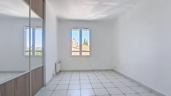 FREJUS T3 DERNIER ETAGE GARAGE PARKING CAVE