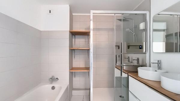 FREJUS T3 DERNIER ETAGE GARAGE PARKING CAVE