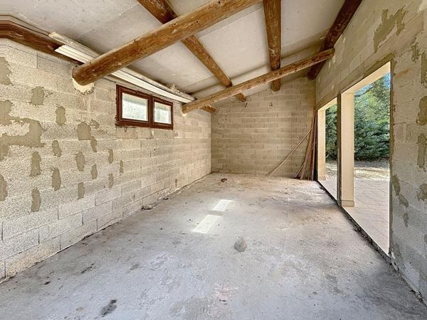 MAISON BAGNOLS EN FORET, GRANDES TERRASSE ET GARAGE