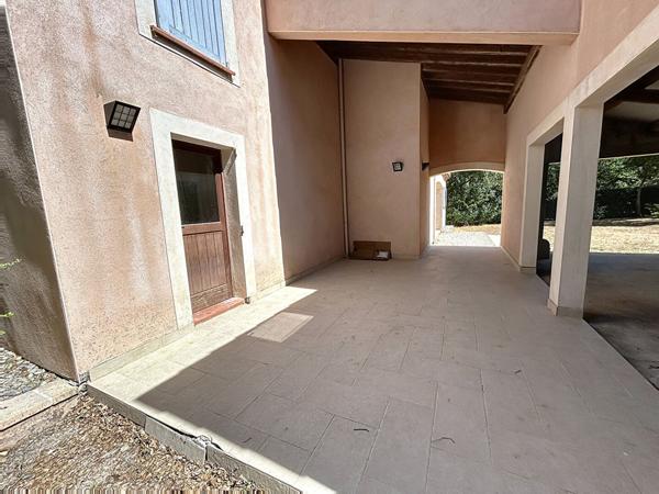 MAISON BAGNOLS EN FORET, GRANDES TERRASSE ET GARAGE