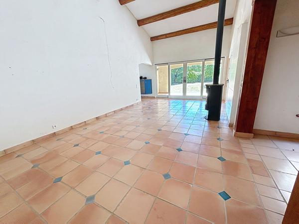 MAISON BAGNOLS EN FORET, GRANDES TERRASSE ET GARAGE