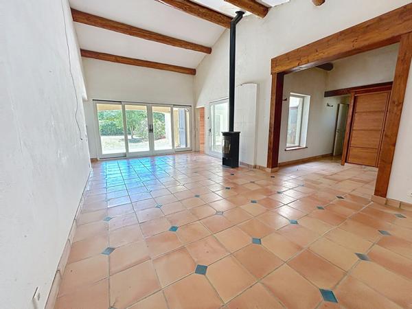 MAISON BAGNOLS EN FORET, GRANDES TERRASSE ET GARAGE