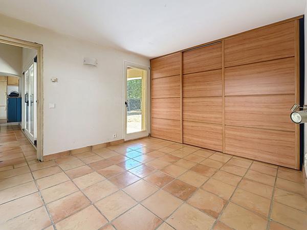 MAISON BAGNOLS EN FORET, GRANDES TERRASSE ET GARAGE