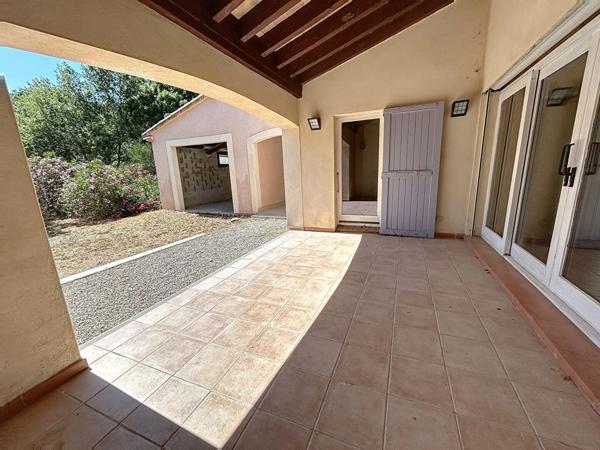 MAISON BAGNOLS EN FORET, GRANDES TERRASSE ET GARAGE