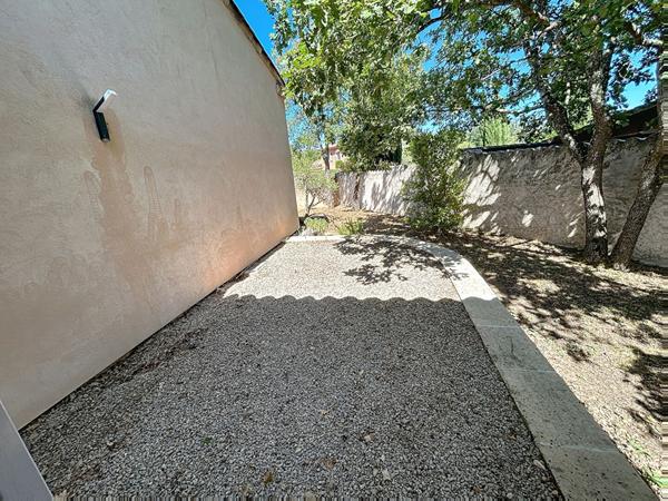 MAISON BAGNOLS EN FORET, GRANDES TERRASSE ET GARAGE