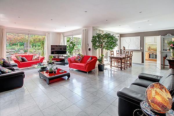 À VENDRE EN EXCLUSIVITÉ DRAGUIGNAN Charmante maison avec piscine