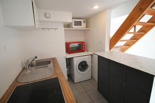 Rez de jardin
                                                                                                                                                                                                                                                                                                                        2 pièce(s)                                                                                                                                                                                                          1 chambre(s)                                                                                                                                                                                                          40  m²