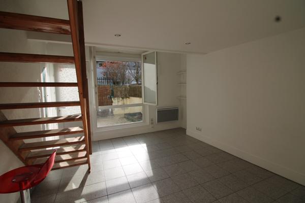 Rez de jardin
                                                                                                                                                                                                                                                                                                                        2 pièce(s)                                                                                                                                                                                                          1 chambre(s)                                                                                                                                                                                                          40  m²