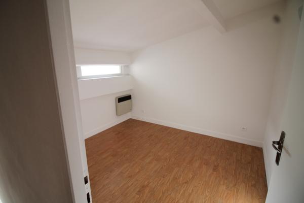 Rez de jardin
                                                                                                                                                                                                                                                                                                                        2 pièce(s)                                                                                                                                                                                                          1 chambre(s)                                                                                                                                                                                                          40  m²