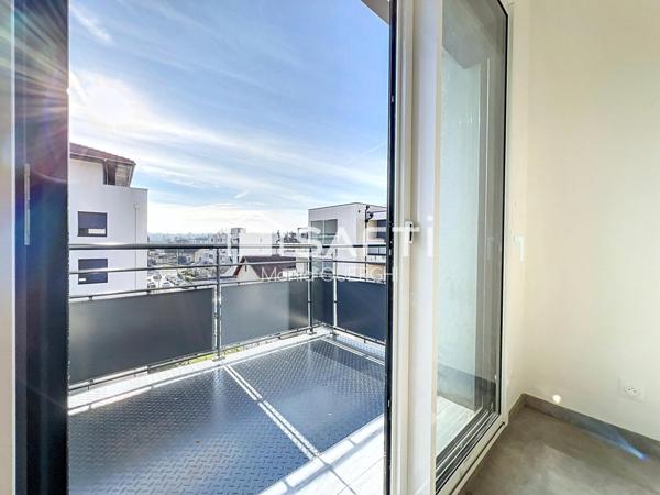 Grand appartement T2 en duplex – 85 m² au sol