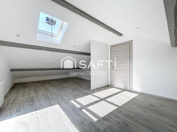 Grand appartement T2 en duplex – 85 m² au sol