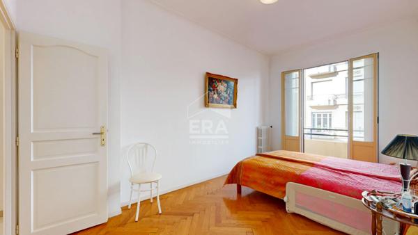 NICE - FLEURS : JOLI 3 PIÈCES TRAVERSANT AVEC PETITE TERRASSE ET BALCON