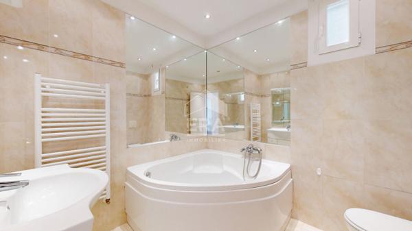 NICE - FLEURS : JOLI 3 PIÈCES TRAVERSANT AVEC PETITE TERRASSE ET BALCON