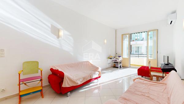 NICE - FLEURS : JOLI 3 PIÈCES TRAVERSANT AVEC PETITE TERRASSE ET BALCON