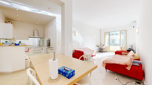 NICE - FLEURS : JOLI 3 PIÈCES TRAVERSANT AVEC PETITE TERRASSE ET BALCON