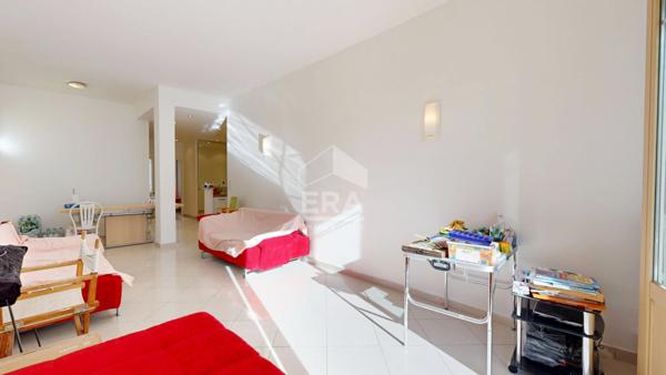 NICE - FLEURS : JOLI 3 PIÈCES TRAVERSANT AVEC PETITE TERRASSE ET BALCON